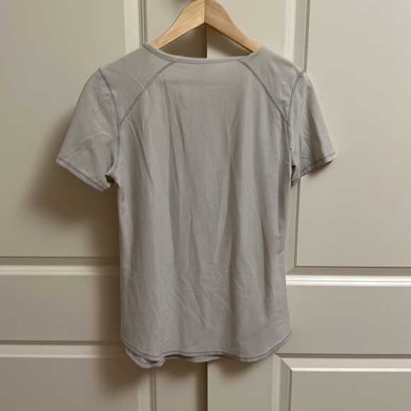 Lululemon T Shirt Grey Size 10 - Picture 2 of 3